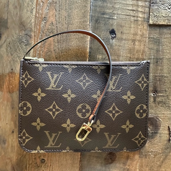 Louis Vuitton Monogram Looping Purse in good condition! - Picture 12 of 14